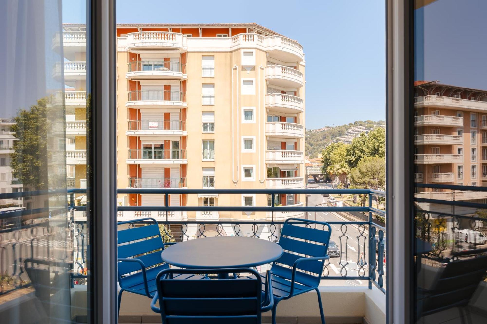 Hotel Yelo Promenade Powered By Sonder